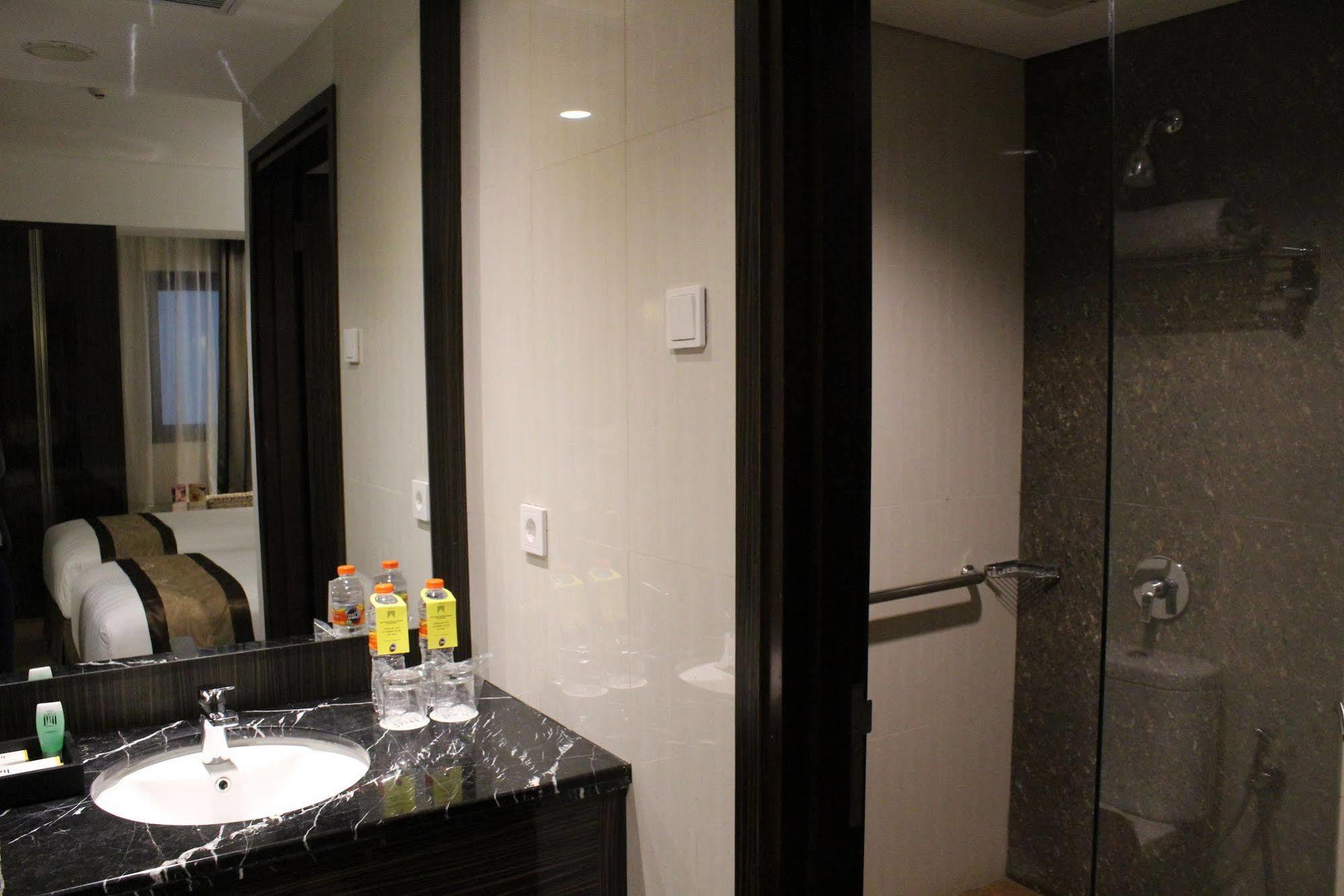 ดิ เอเทรียม โฮเต็ล แอนด์ รีสอร์ต ยอกยาการ์ต้า Hotel Melati ภายนอก รูปภาพ
