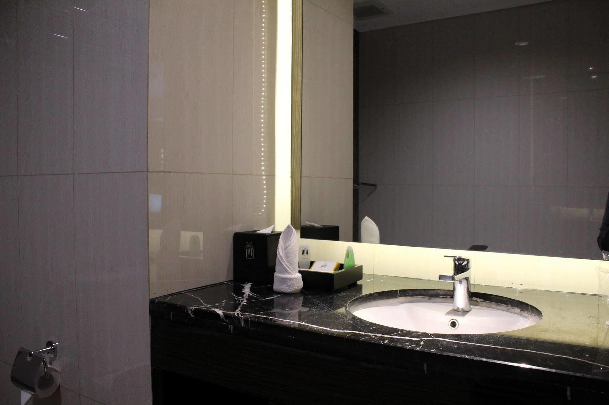 ดิ เอเทรียม โฮเต็ล แอนด์ รีสอร์ต ยอกยาการ์ต้า Hotel Melati ภายนอก รูปภาพ