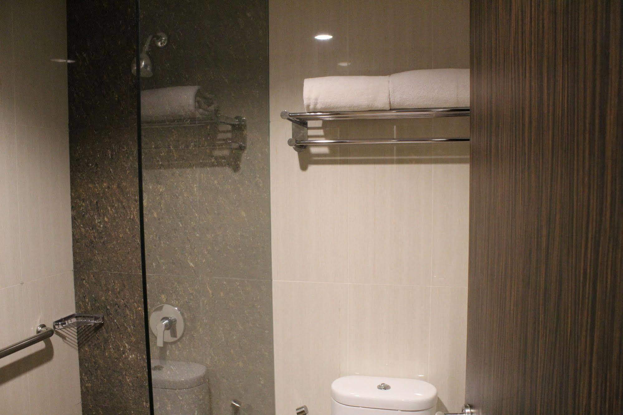 ดิ เอเทรียม โฮเต็ล แอนด์ รีสอร์ต ยอกยาการ์ต้า Hotel Melati ภายนอก รูปภาพ