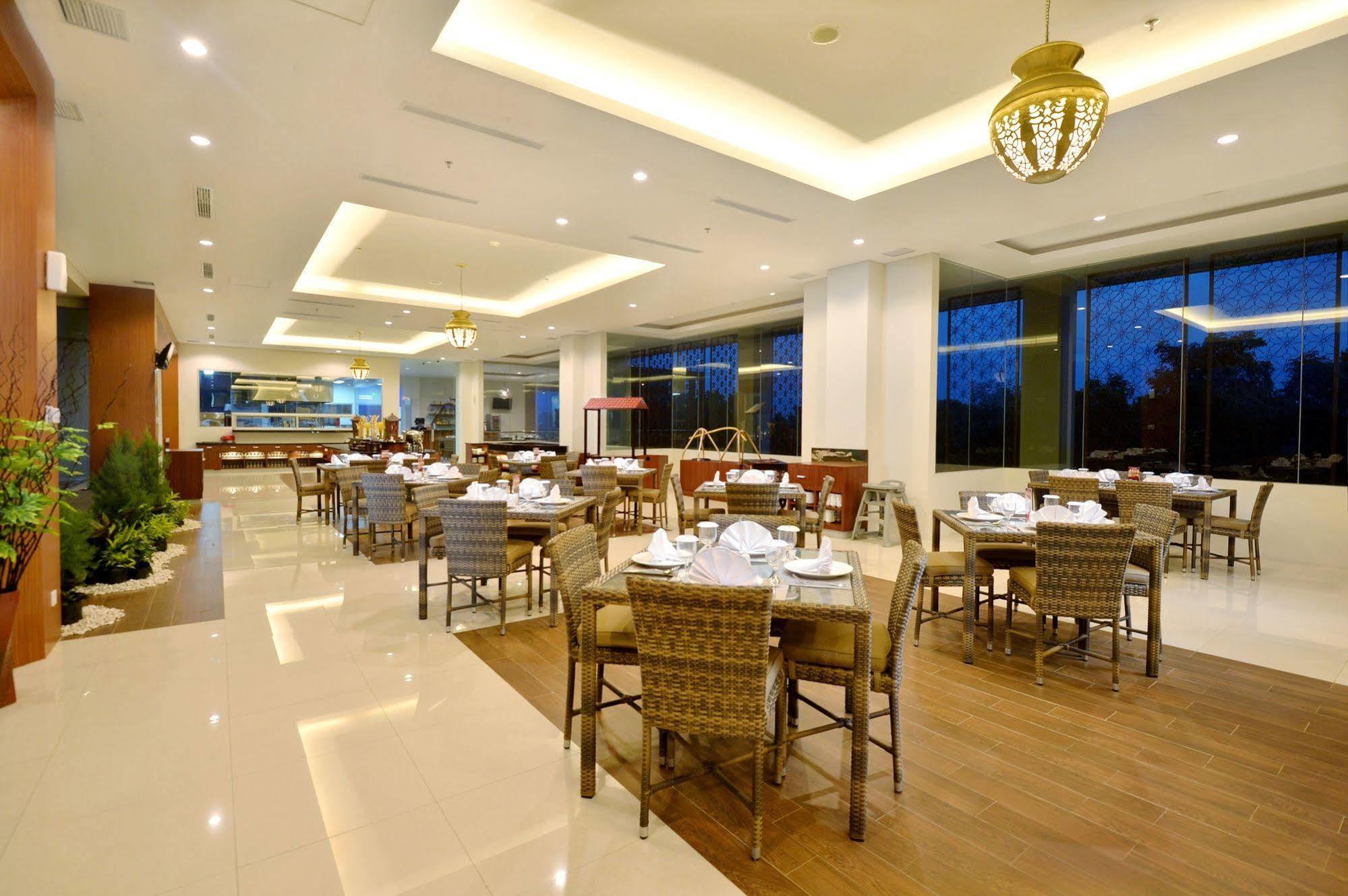 ดิ เอเทรียม โฮเต็ล แอนด์ รีสอร์ต ยอกยาการ์ต้า Hotel Melati ภายนอก รูปภาพ