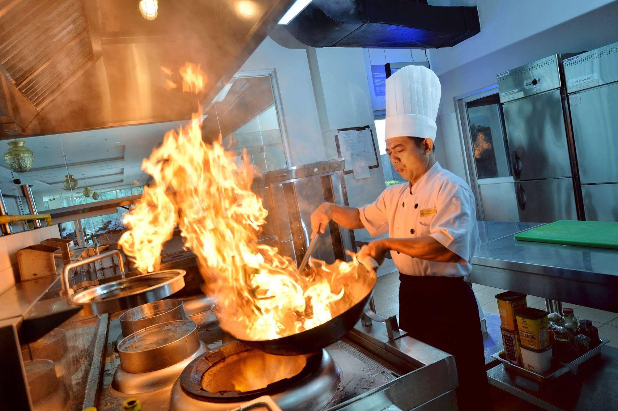 ดิ เอเทรียม โฮเต็ล แอนด์ รีสอร์ต ยอกยาการ์ต้า Hotel Melati ภายนอก รูปภาพ