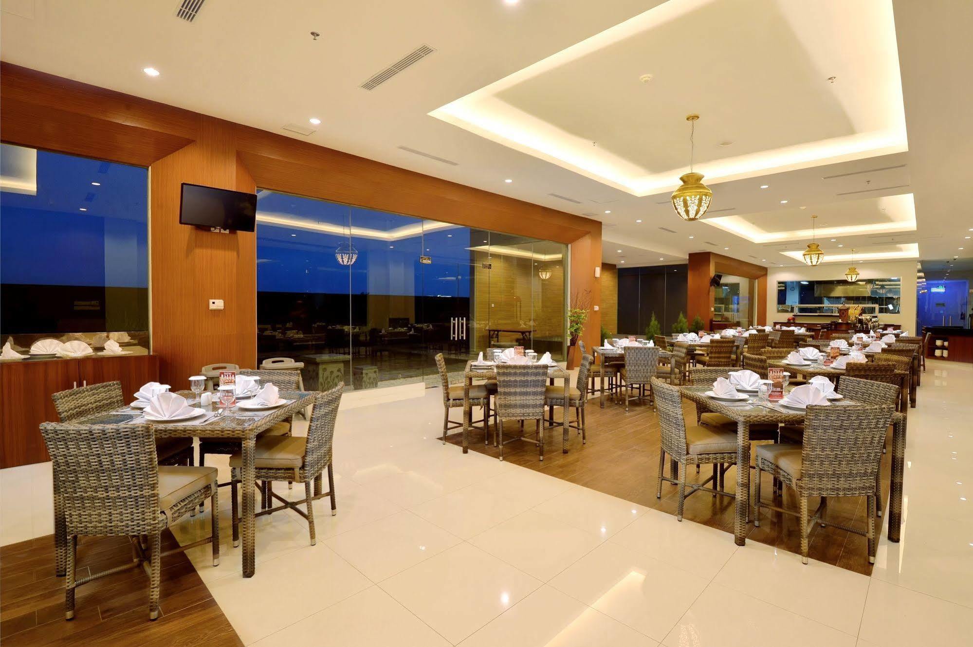 ดิ เอเทรียม โฮเต็ล แอนด์ รีสอร์ต ยอกยาการ์ต้า Hotel Melati ภายนอก รูปภาพ