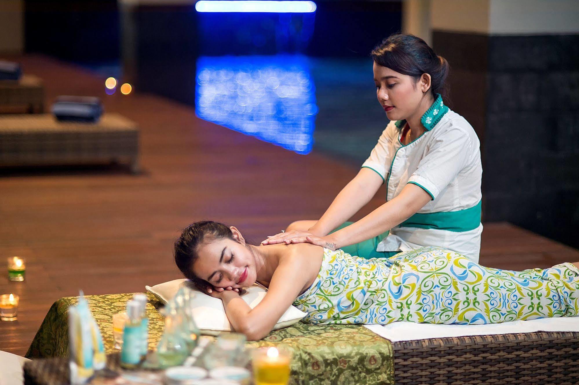 ดิ เอเทรียม โฮเต็ล แอนด์ รีสอร์ต ยอกยาการ์ต้า Hotel Melati ภายนอก รูปภาพ